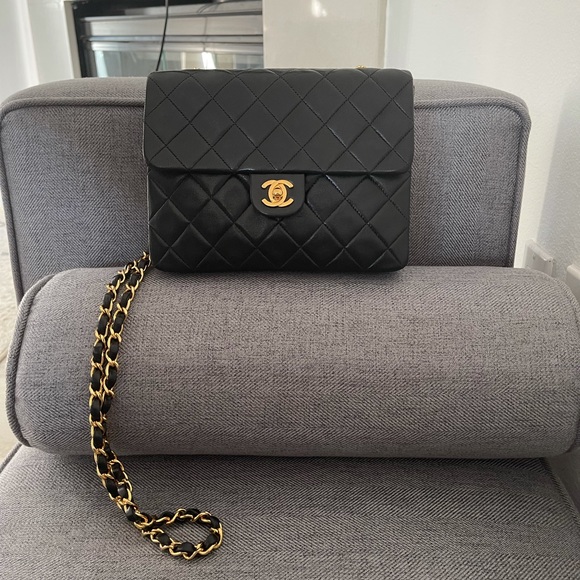 Authentic Chanel classic crossbody flap bag - Picture 2 of 13